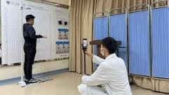 桌椅、枕头、床垫,脊柱病患者该怎么选?十院推出国内首家脊柱个性化测量门