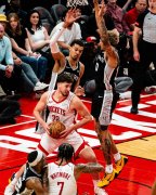 篮球——NBA常规赛:火箭胜马刺